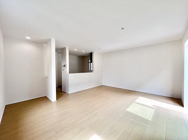 ここにはみんなが集い、食事と楽しい会話が始まる。話に夢中になりすぎて、ついつい時を忘れてしまう。そんな束の間の幸せを感じさせてくれる場所。