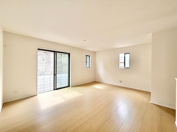 室内にいても、たっぷりの陽光と爽やかな風を感じて頂けます！ご家族と穏やかに過ごす、心地の良い時間が流れます。