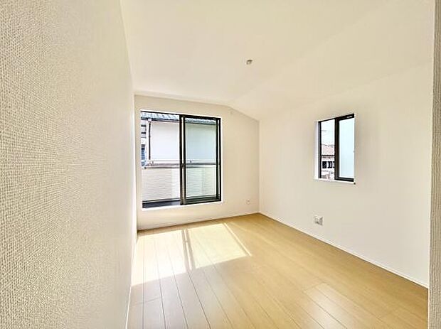 通風・採光にも優れ、心地よい光と風があふれています。 贅沢といえるほどの豊かな居住性と、プライドを満たすクオリティが見事に調和した住空間。