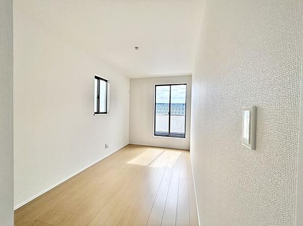 一人ひとりの大切なプライベート空間。趣味・感性で個性的に飾って頂けるようシンプルに仕上げてあります。ゆとりある広さで、一人の時間をゆったりと過ごせる安らぐお部屋になるはずです♪