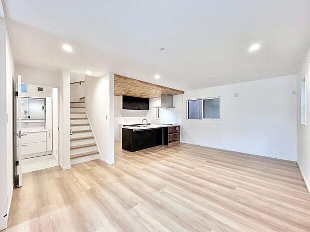 ご家族の対話を重視したリビングイン階段!『ただいま!』『おかえり!』の声がいつも聞こえて安心です♪