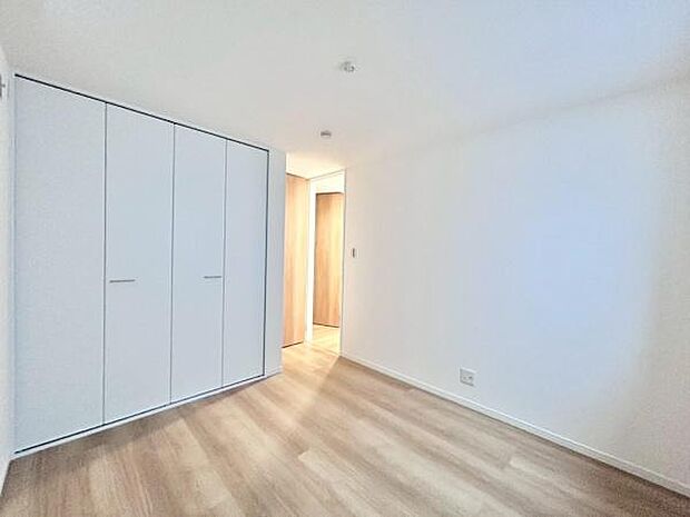 一人ひとりの大切なプライベート空間。趣味・感性で個性的に飾って頂けるようシンプルに仕上げてあります。ゆとりある広さで、一人の時間をゆったりと過ごせる安らぐお部屋になるはずです♪