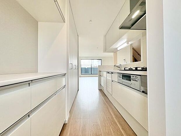 ご夫婦や親子での料理をする時間が楽しくなる使い勝手の良い、広いワークトップ♪