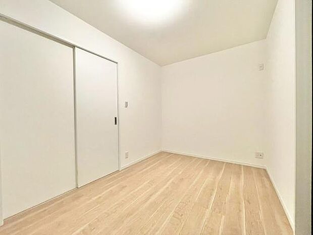 一人ひとりの大切なプライベート空間。趣味・感性で個性的に飾って頂けるようシンプルに仕上げてあります。ゆとりある広さで、一人の時間をゆったりと過ごせる安らぐお部屋になるはずです♪