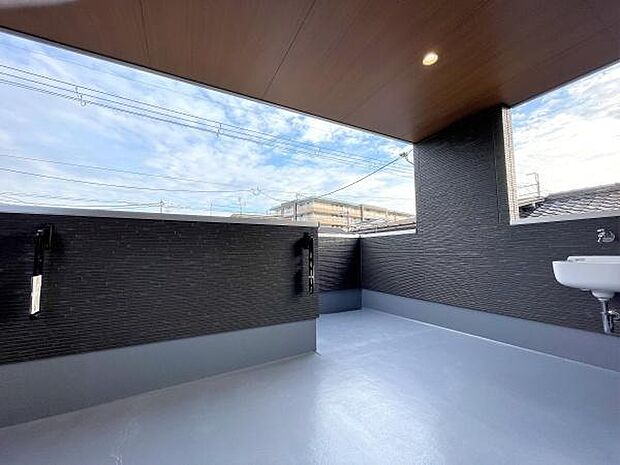 ※当社施工例開放的なバルコニーは見晴らしもよく、太陽の温かな温もりをめいっぱい受け止めてくれます。