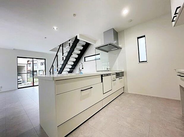 ※当社施工例ご夫婦や親子での料理をする時間が楽しくなる使い勝手の良い、広いワークトップ♪