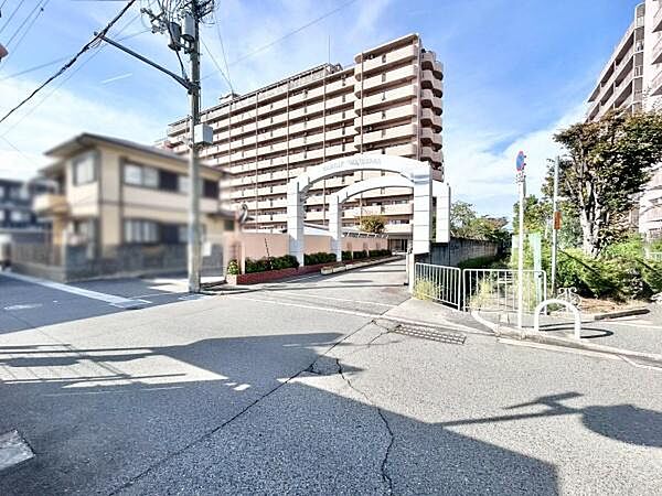 ■毎週土・日・祝のご対応可能■お忙しい方も、お仕事前やお仕事帰りなどお客様のご都合に合わせてご案内致します！キッズルーム・駐車場完備！
