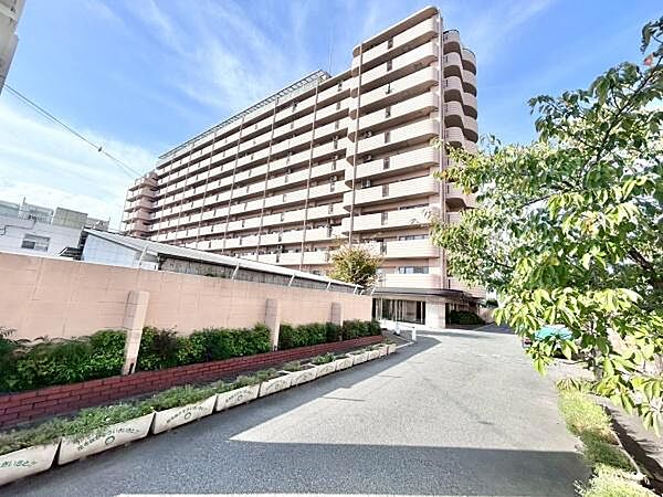周辺には、コンビニやスーパーなどの生活に便利な施設が揃っております♪