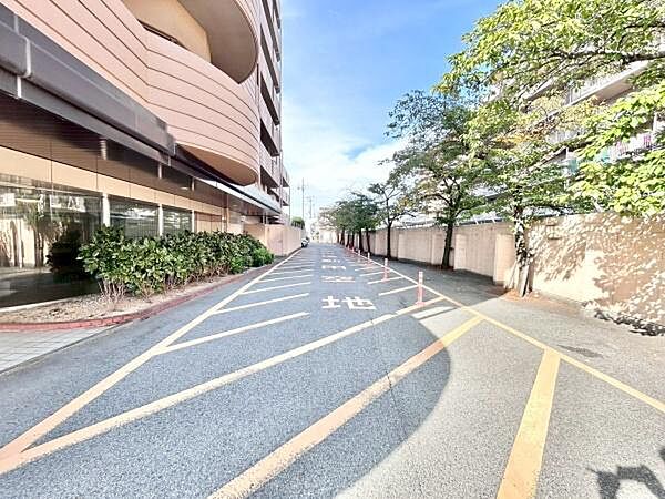 毎日のお散歩も快適な緑に恵まれたエリアで、自然に包まれた穏やかな暮らしを実現するための、ゆとりある住環境が整っています。