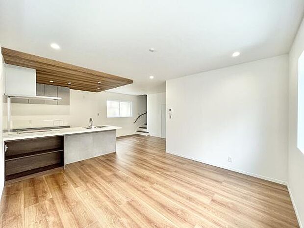 ご家族の対話を重視したリビングイン階段!『ただいま!』『おかえり!』の声がいつも聞こえて安心です♪