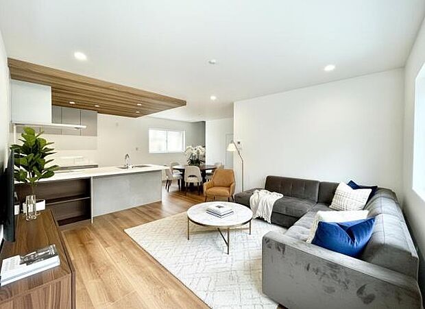 【家具配置イメージ画像】ラグやソファで雰囲気を変えたりいろんなアレンジが楽しめます!