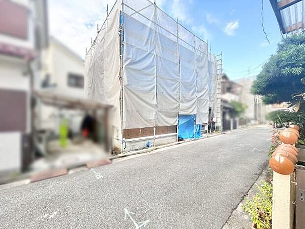 周辺には、コンビニやスーパーなどの生活に便利な施設が揃っております♪