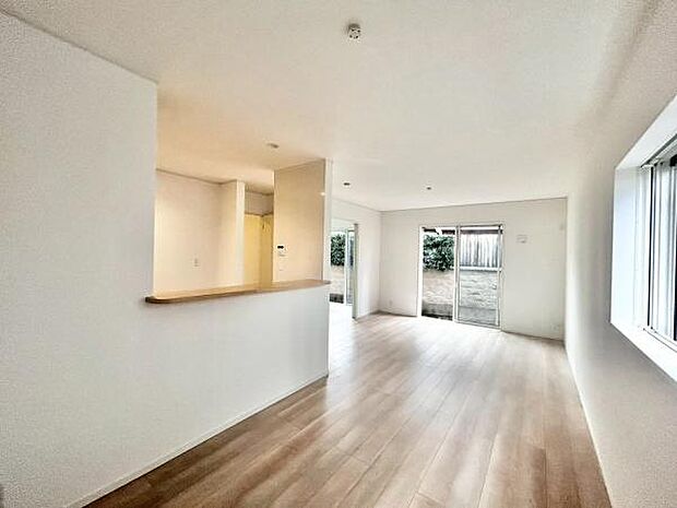 室内にいても、たっぷりの陽光と爽やかな風を感じて頂けます!ご家族と穏やかに過ごす、心地の良い時間が流れます。