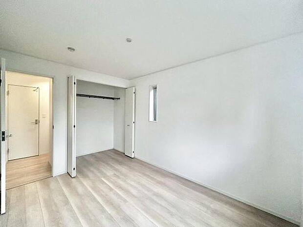 全居室には収納を完備!普段使いのお洋服や小物はもちろん、季節物のお洋服などもしっかりと整理整頓おしまい頂けます。居室空間をより広く隅々までお使いいただけますね♪