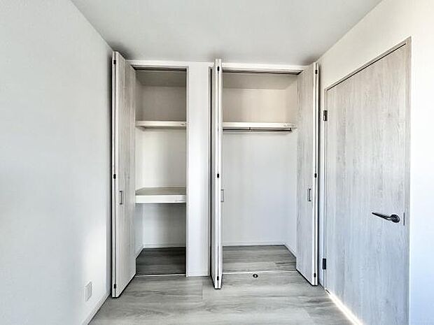 お洋服や、出番の少ない季節物の家電などをスッキリ収納できますのでゆったりとした住空間で毎日快適にお休みいただけます！