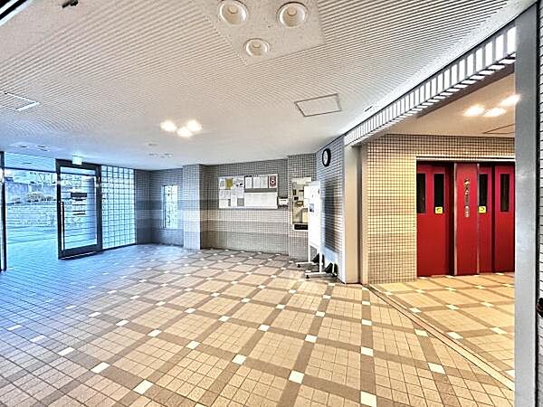 綺麗なエントランス！毎日の生活にも彩りが増します！