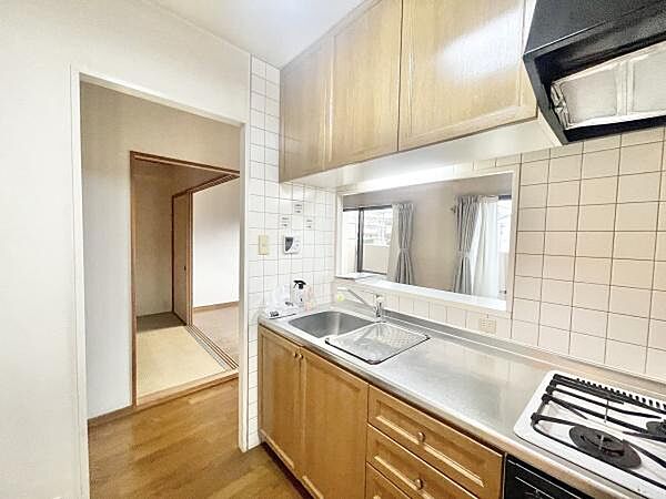 カウンターキッチンでお部屋全体を見渡しながらお料理できます♪家族での会話も増えそうですね♪