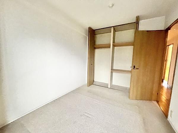 全居室には収納を完備！普段使いのお洋服や小物はもちろん、季節物のお洋服などもしっかりと整理整頓おしまい頂けます。居室空間をより広く隅々までお使いいただけますね♪