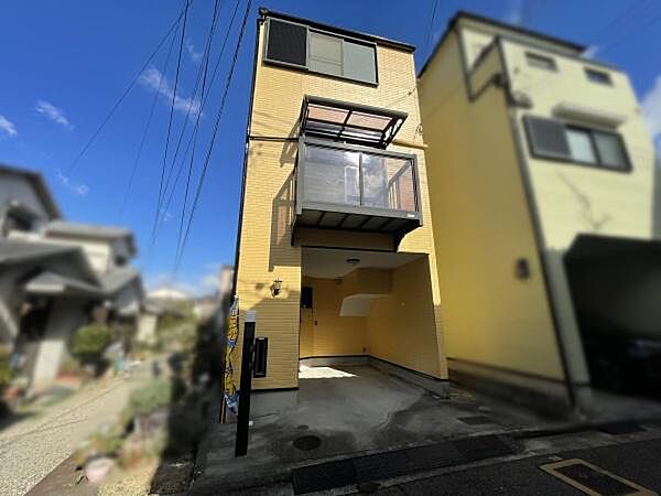 お車の出し入れも楽々ですね♪現地駐車場部分になります！
