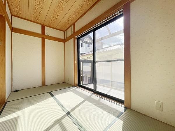 室内にいても、たっぷりの陽光と爽やかな風を感じて頂ける、開放感あふれる居室です。