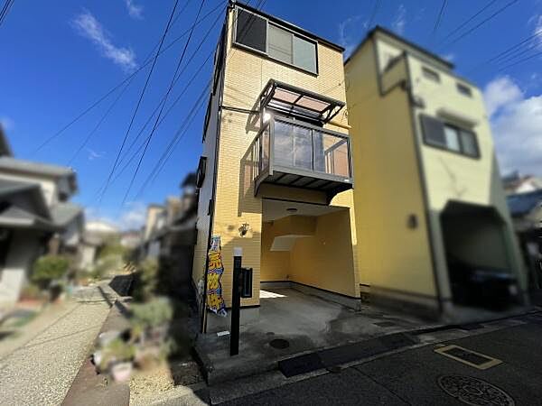 周辺には、コンビニやスーパーなどの生活に便利な施設が揃っております♪
