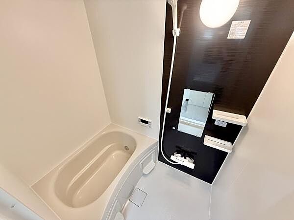 日頃の疲れを癒すにはもってこいの落ち着いた雰囲気のバスルームになります♪