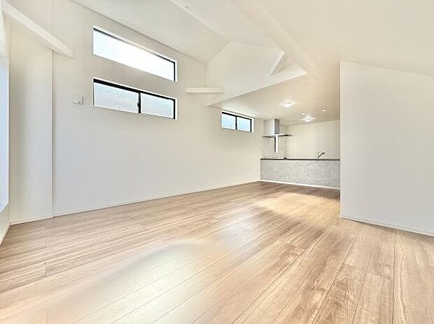 室内にいても、たっぷりの陽光と爽やかな風を感じて頂けます！ご家族と穏やかに過ごす、心地の良い時間が流れます。