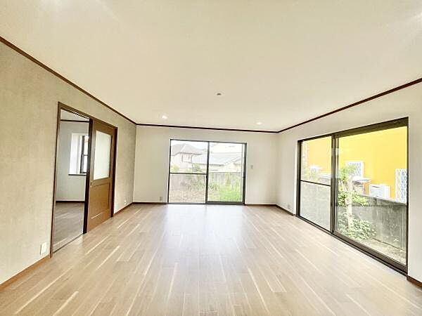室内にいても、たっぷりの陽光と爽やかな風を感じて頂けます！ご家族と穏やかに過ごす、心地の良い時間が流れます。