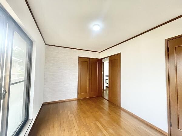 ベッドや机の配置もしやすく好きなものを飾る楽しみもあるお部屋♪お好みの部屋を自由につくることができます！