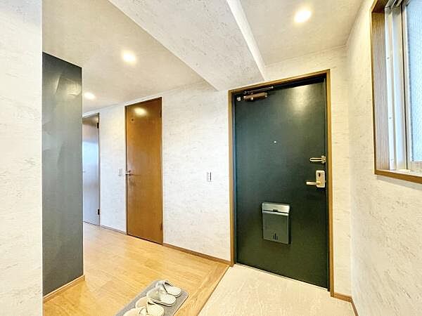 散らかりがちな玄関まわりも、豊富な収納を用意すればいつもすっきりします！