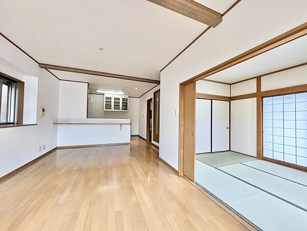 大切なご家族が集まるからこそＬＤＫはこだわりたい！休日はおひさまの光をたっぷりと取りこめるリビングでゆったりと過ごしませんか？