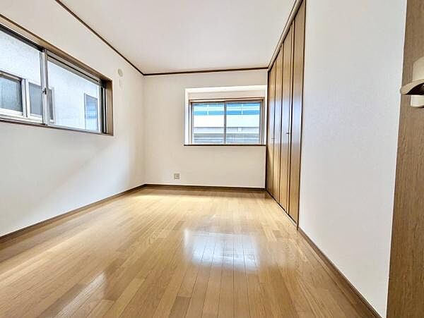 通風・採光にも優れ、心地よい光と風があふれています。 贅沢といえるほどの豊かな居住性と、プライドを満たすクオリティが見事に調和した住空間。