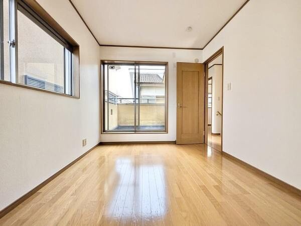 ベッドや机の配置もしやすく好きなものを飾る楽しみもあるお部屋♪お好みの部屋を自由につくることができます！