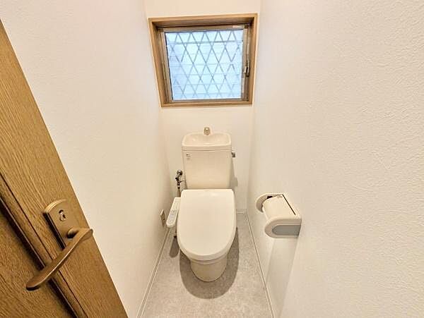 1階2階どちらにもトイレがあるって本当に便利ですね。