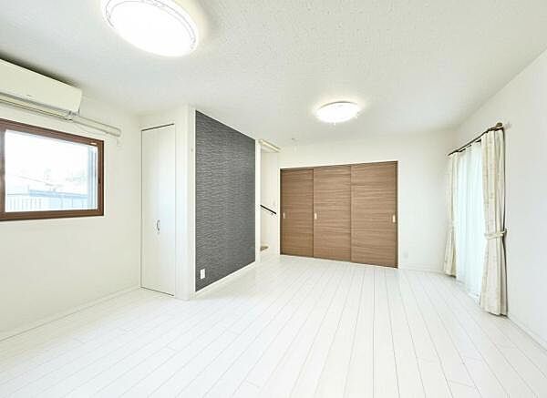 大切なご家族が集まるからこそＬＤＫはこだわりたい！休日はおひさまの光をたっぷりと取りこめるリビングでゆったりと過ごしませんか？