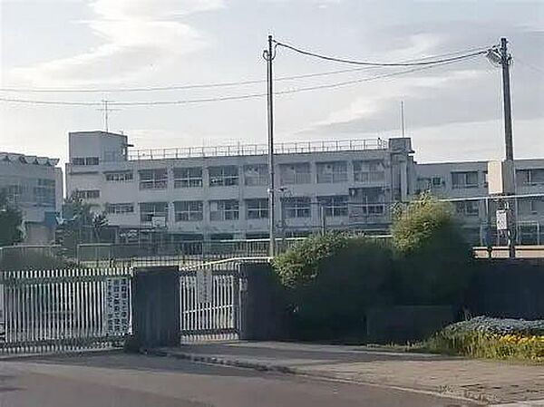 堺市立美木多小学校まで2600m