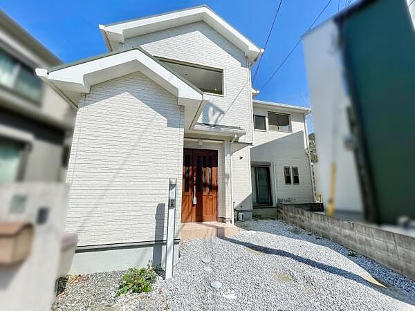 流行に左右されず、将来にわたって価値が継続する「上質」な佇まい。親しみやすさといった暮らしを豊かにしてくれる住空間です。