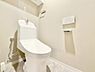 トイレ：節水型でエコなトイレには、今では当たり前のウォシュレット付き。便座を温める機能付き！