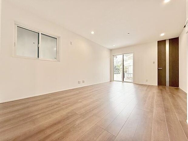 室内にいても、たっぷりの陽光と爽やかな風を感じて頂けます!ご家族と穏やかに過ごす、心地の良い時間が流れます。