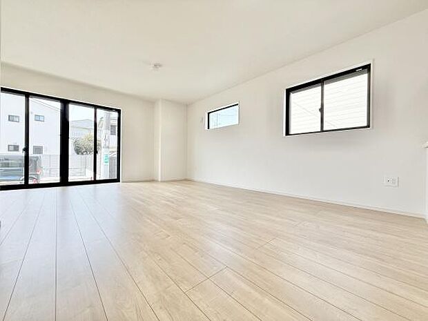 大切なご家族が集まるからこそLDKはこだわりたい!休日はおひさまの光をたっぷりと取りこめるリビングでゆったりと過ごしませんか?