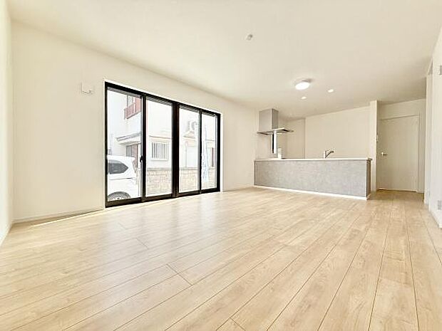 大切なご家族が集まるからこそLDKはこだわりたい!休日はおひさまの光をたっぷりと取りこめるリビングでゆったりと過ごしませんか?