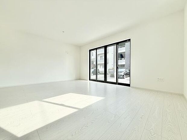 室内にいても、たっぷりの陽光と爽やかな風を感じて頂けます！ご家族と穏やかに過ごす、心地の良い時間が流れます。