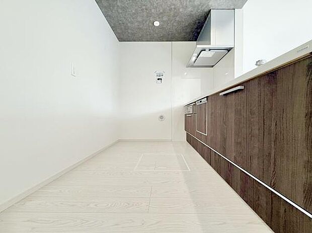 ご夫婦や親子での料理をする時間が楽しくなる使い勝手の良い、広いワークトップ♪