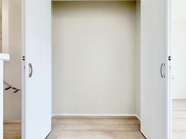 洋服がたくさんあっても大丈夫です!すっきり片付けられます♪