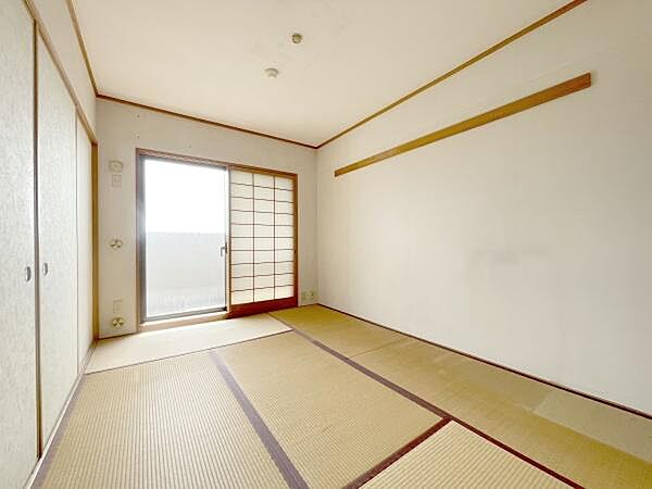 室内にいても、たっぷりの陽光と爽やかな風を感じて頂ける、開放感あふれる居室です。
