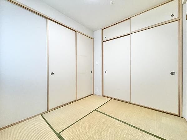 和室は汎用性が高く様々な使い方ができます♪収納スペース付きでお部屋もスッキリ片付きますね！