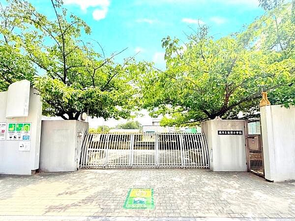 堺市立熊野小学校まで490m