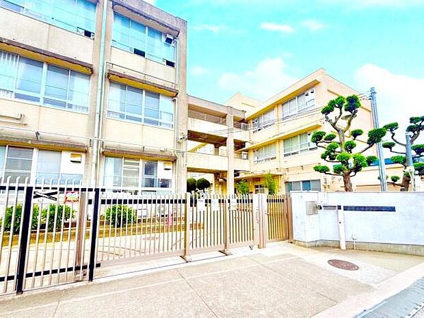 堺市立登美丘東小学校まで700m