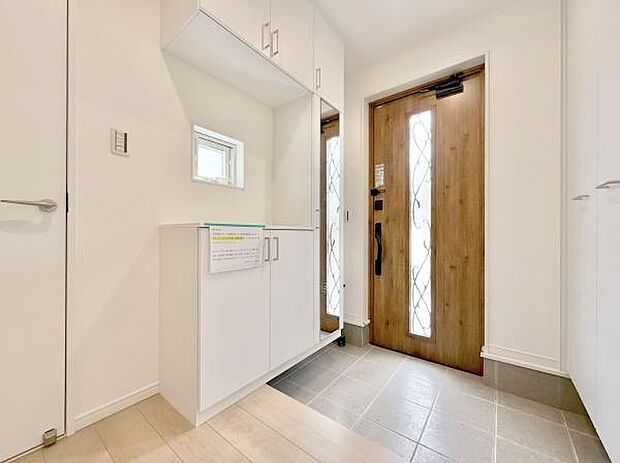 シュークロークもあるので、靴がたくさんあっても安心！気持ちの良い朝は、毎日ここからスタートしていきます♪