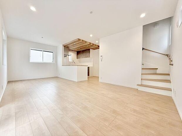 ご家族の対話を重視したリビングイン階段！『ただいま！』『おかえり！』の声がいつも聞こえて安心です♪